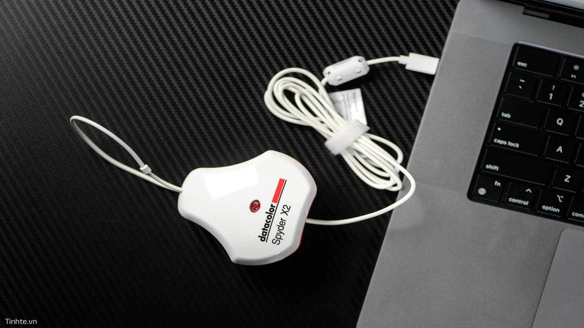 datacolor-spyder-x2-ultra-tren-tay-tinh-te-3.jpg